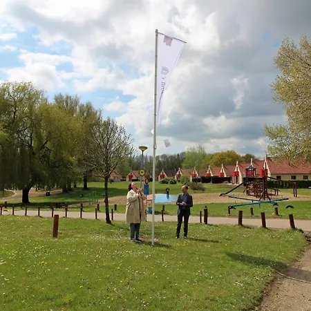 Holiday home Broeckhuys Lakeview Vip Bungalows 6p Aan Het Water En Wijds Uitzicht Ewijk