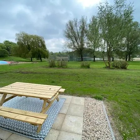 Holiday home Broeckhuys Lakeview Vip Bungalows 6p Aan Het Water En Wijds Uitzicht Ewijk