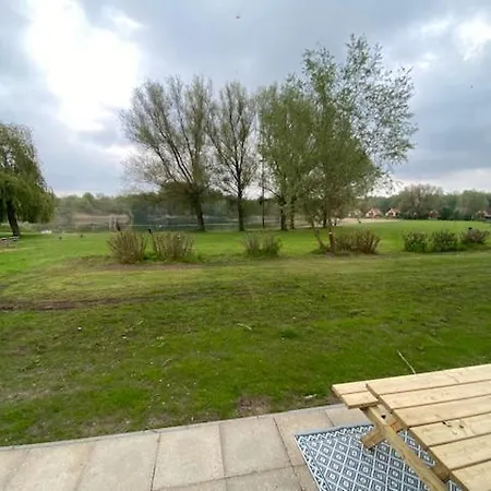 Holiday home Broeckhuys Lakeview Vip Bungalows 6p Aan Het Water En Wijds Uitzicht